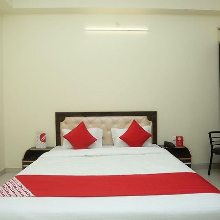 Hotel OYO 16995 Sr Blessings Chinhat Exterior foto