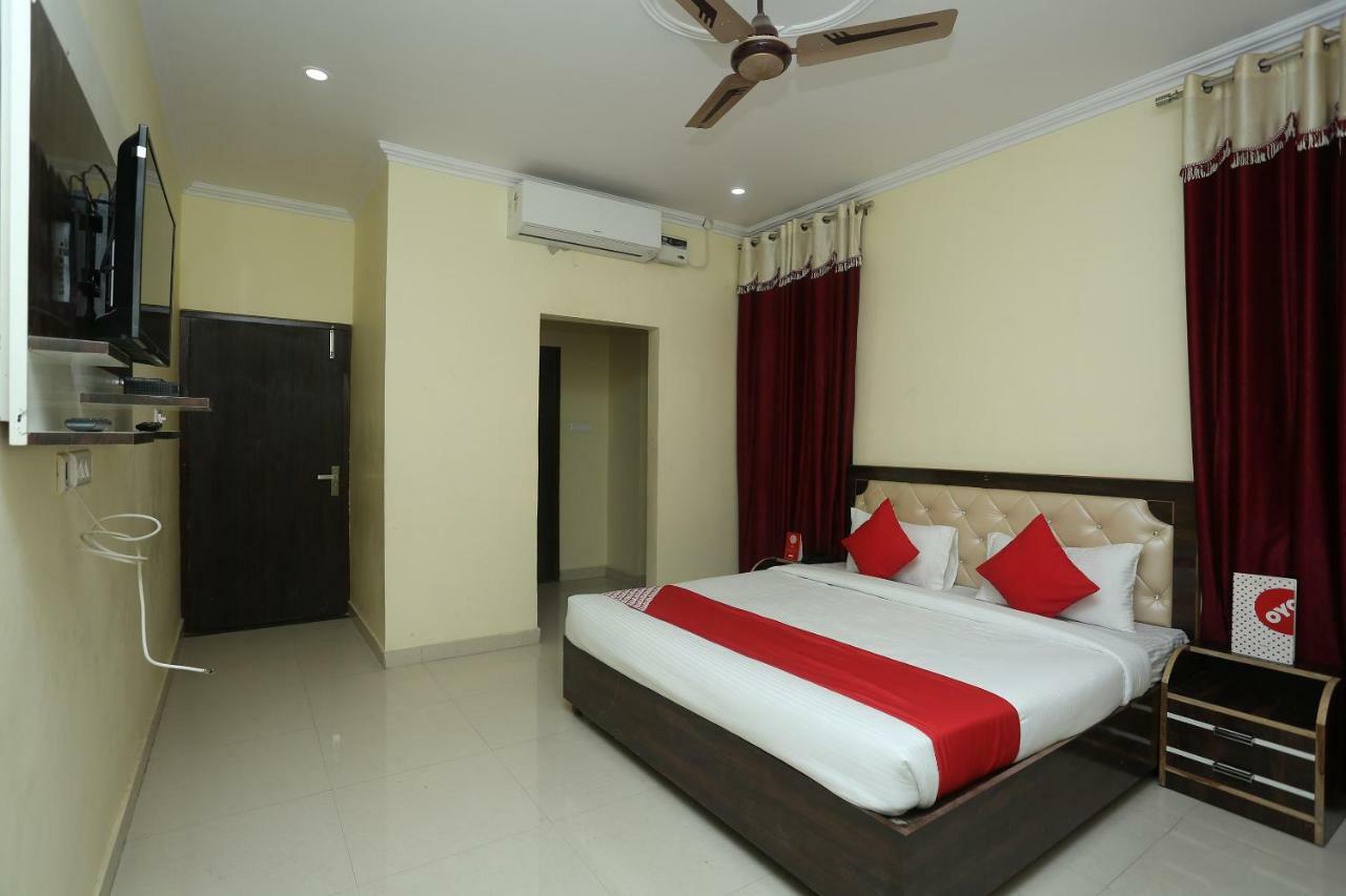 Hotel OYO 16995 Sr Blessings Chinhat Exterior foto